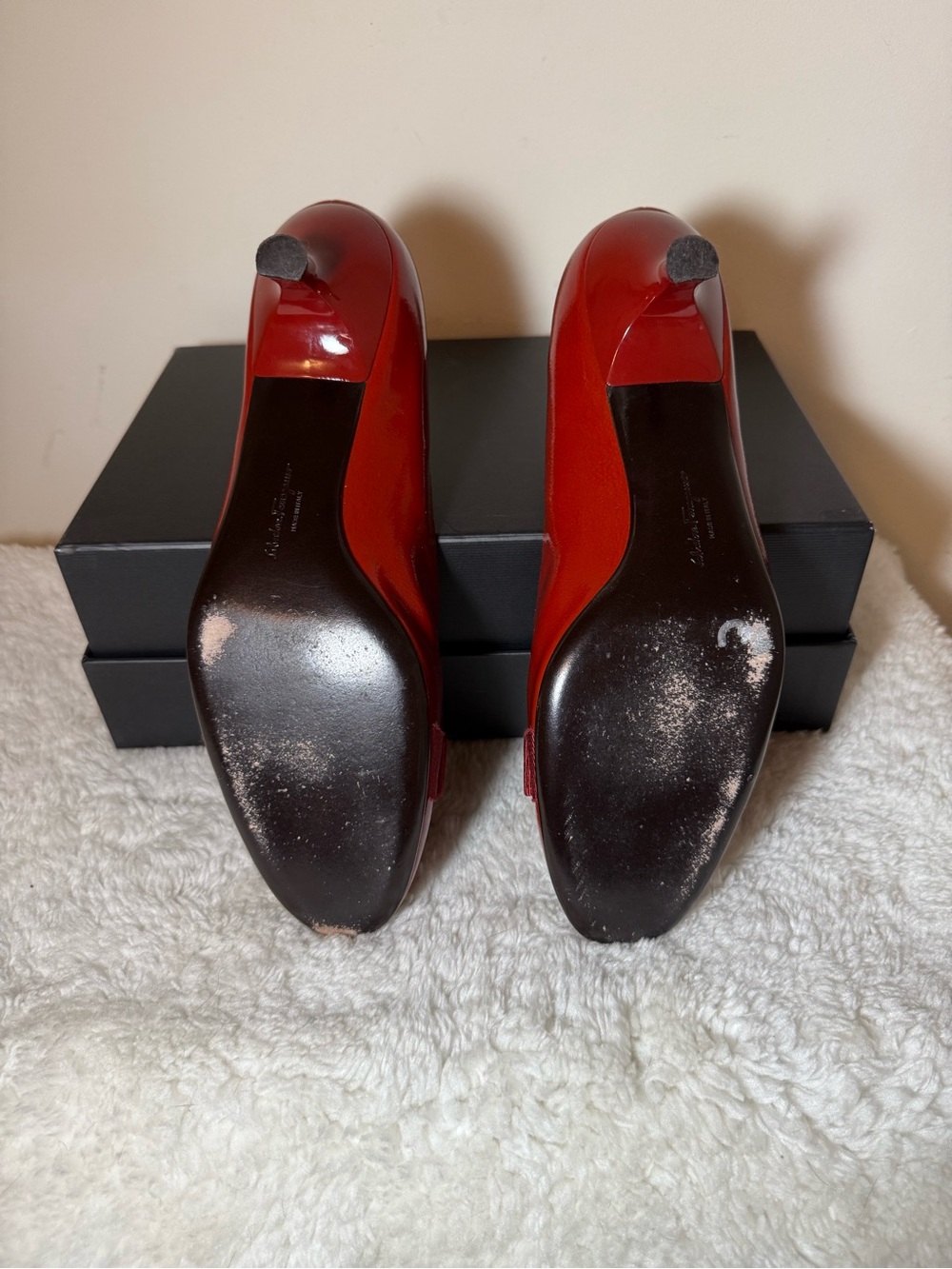 Salvatore Ferragamo Red Patent Vara Bow Mid Heel Pump Like New, Great Condition! - Picture 8 of 9